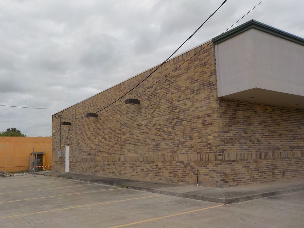 994 E Hidalgo Ave, Raymondville, TX 78580